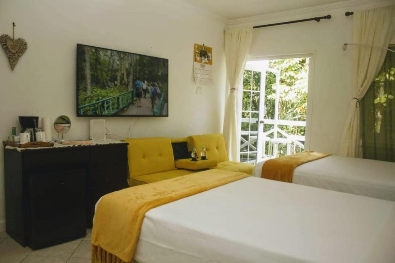 E 20 Mystic Ridge Ocho Rios Apartman Kültér fotó
